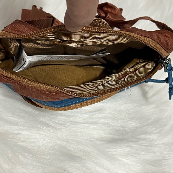New with Tag Patagonia multi color hip waist Fanny Pack - Picture 3 of 5